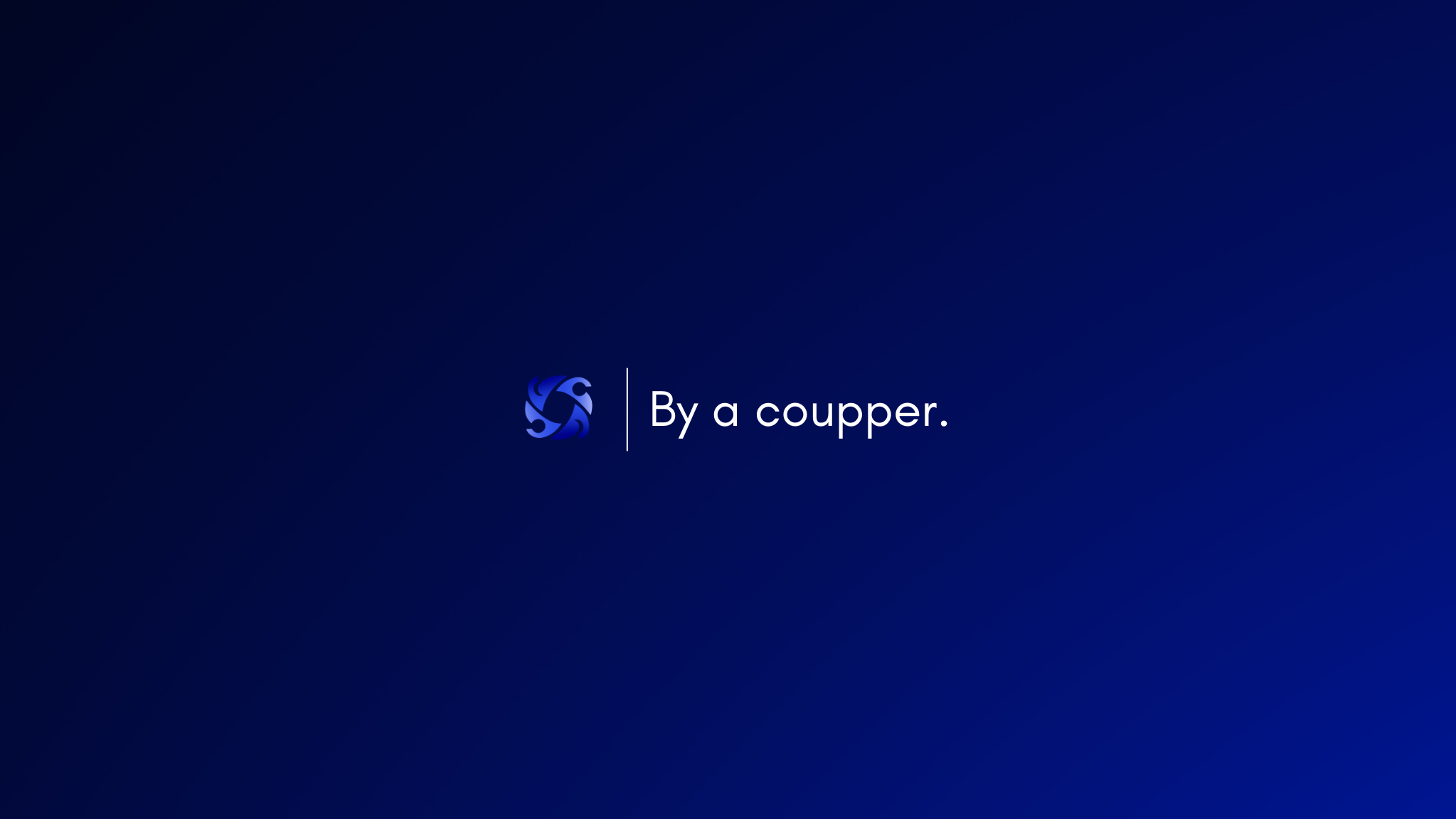 Marca By a coupper sobre fundo azul escuro